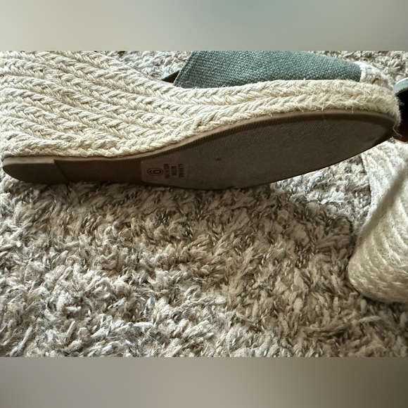 Cityclassified Green Espadrille Ankle Strap Shoes - Picture 5 of 9